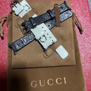 Gucci U play small leather watch straps